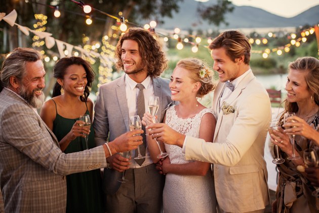 Compañeros del trabajo: ¿cómo saber si invitarlos a tu boda?