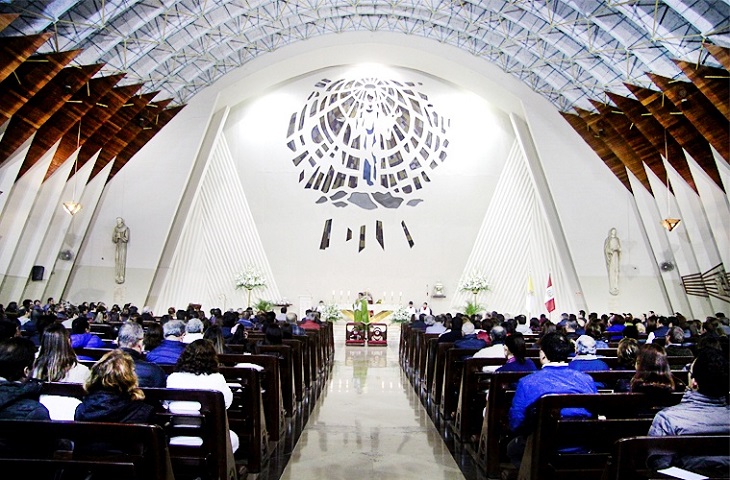 8. Iglesia Santísimo Nombre de Jesús (San Borja):