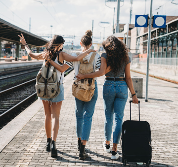 Viajes a mitad de año con amigos: destinos, tendencias y precios para 2025