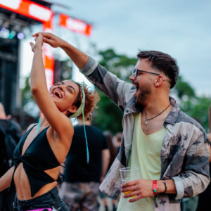 Conoce los beneficios de bailar en pareja