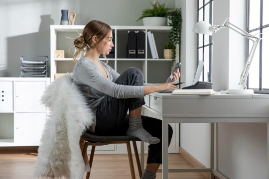 ¿Trabajas sentado? 5 apps para mantenerte en movimiento